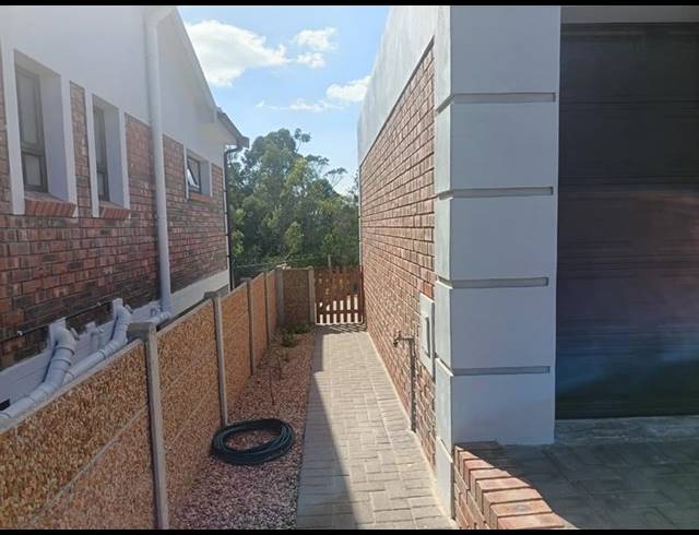 2 BEDROOM HOUSE FOR SALE IN ALBERTINIA